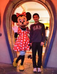 GSP Student Zhiyuan Ma poses with Minnie mouse at Disneyland